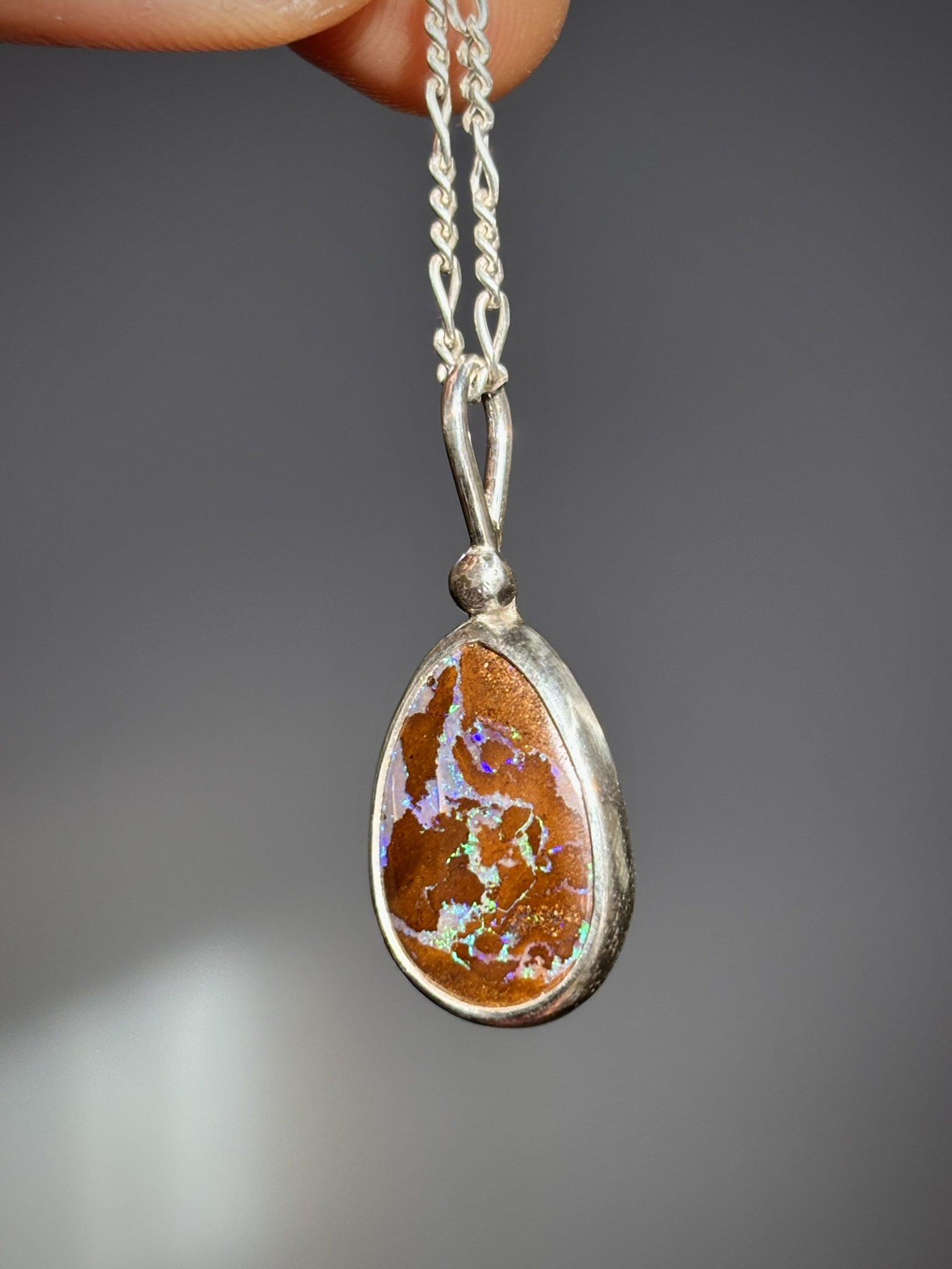 Colgante ópalo boulder australiano